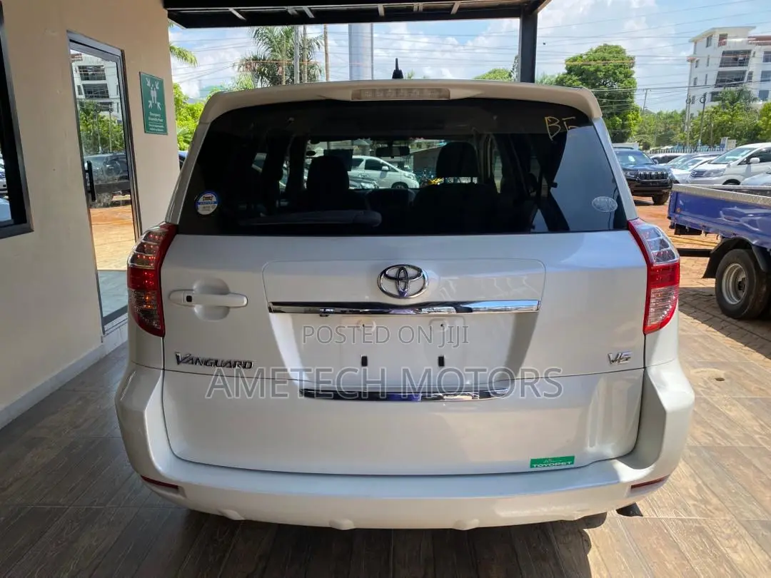 Toyota Vanguard 2009 White