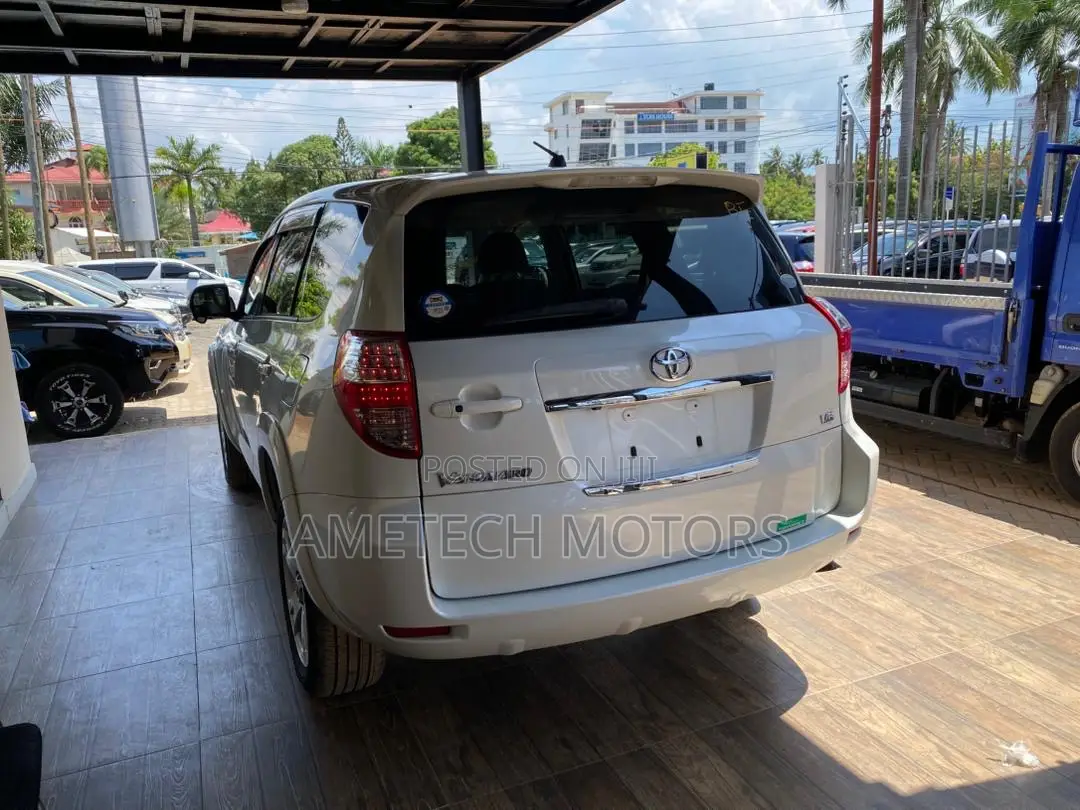 Toyota Vanguard 2009 White