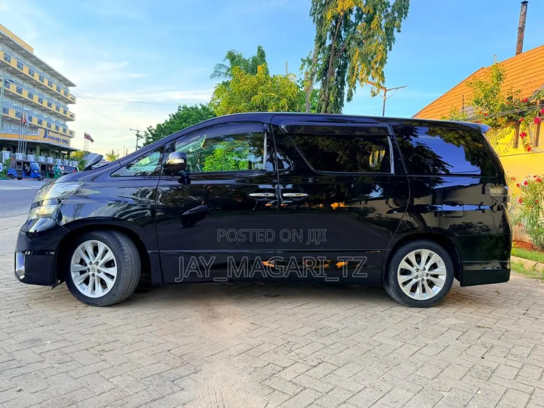 Toyota Vellfire 2010 Black