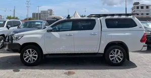 Toyota Hilux Rogue 4x4 2019 Pearl