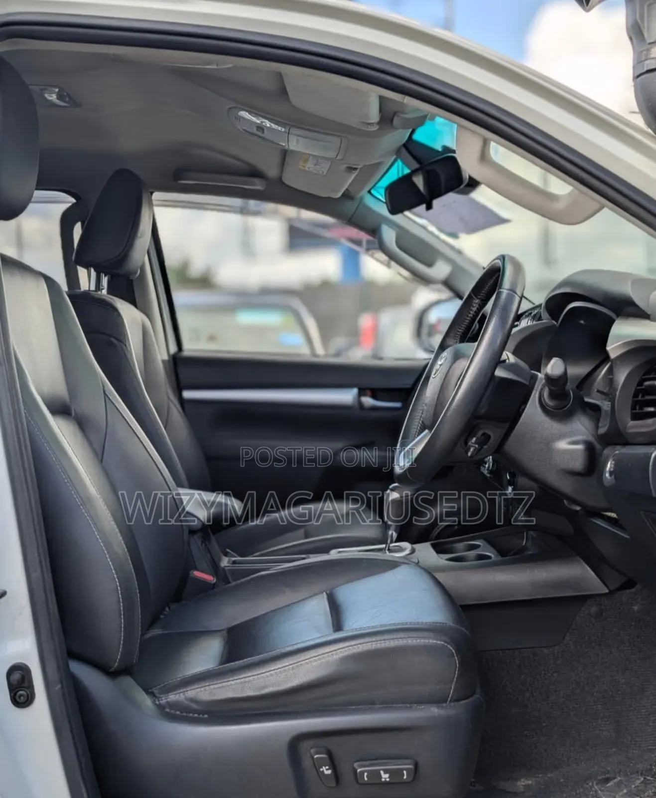 Toyota Hilux Rogue 4x4 2019 Pearl