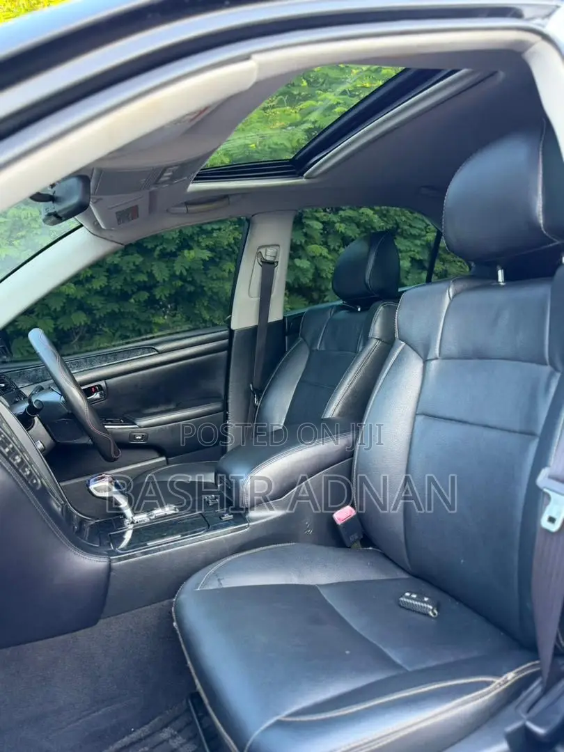 Toyota Crown 2005 Pearl