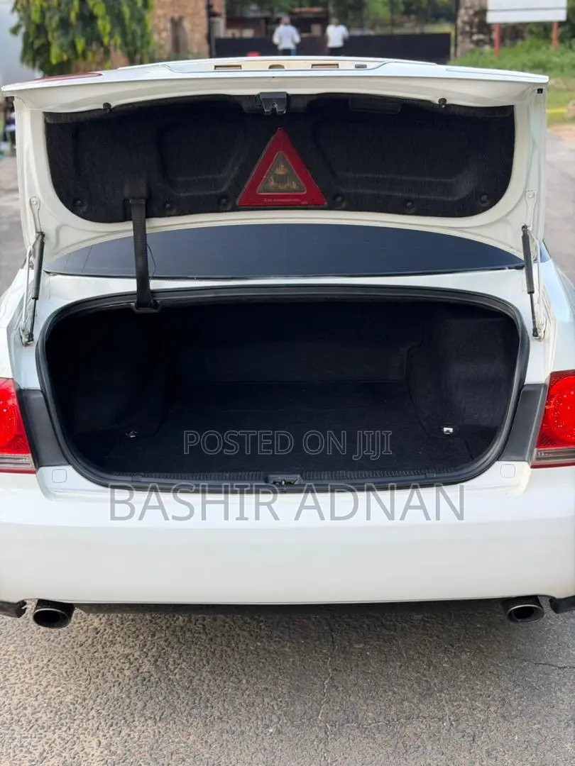 Toyota Crown 2005 Pearl