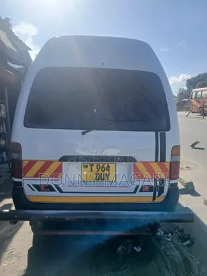 Toyota HiAce 2002 White