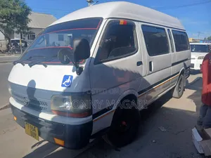 Toyota HiAce 2002 White