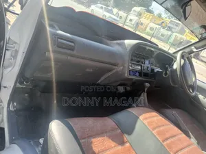 Toyota HiAce 2002 White