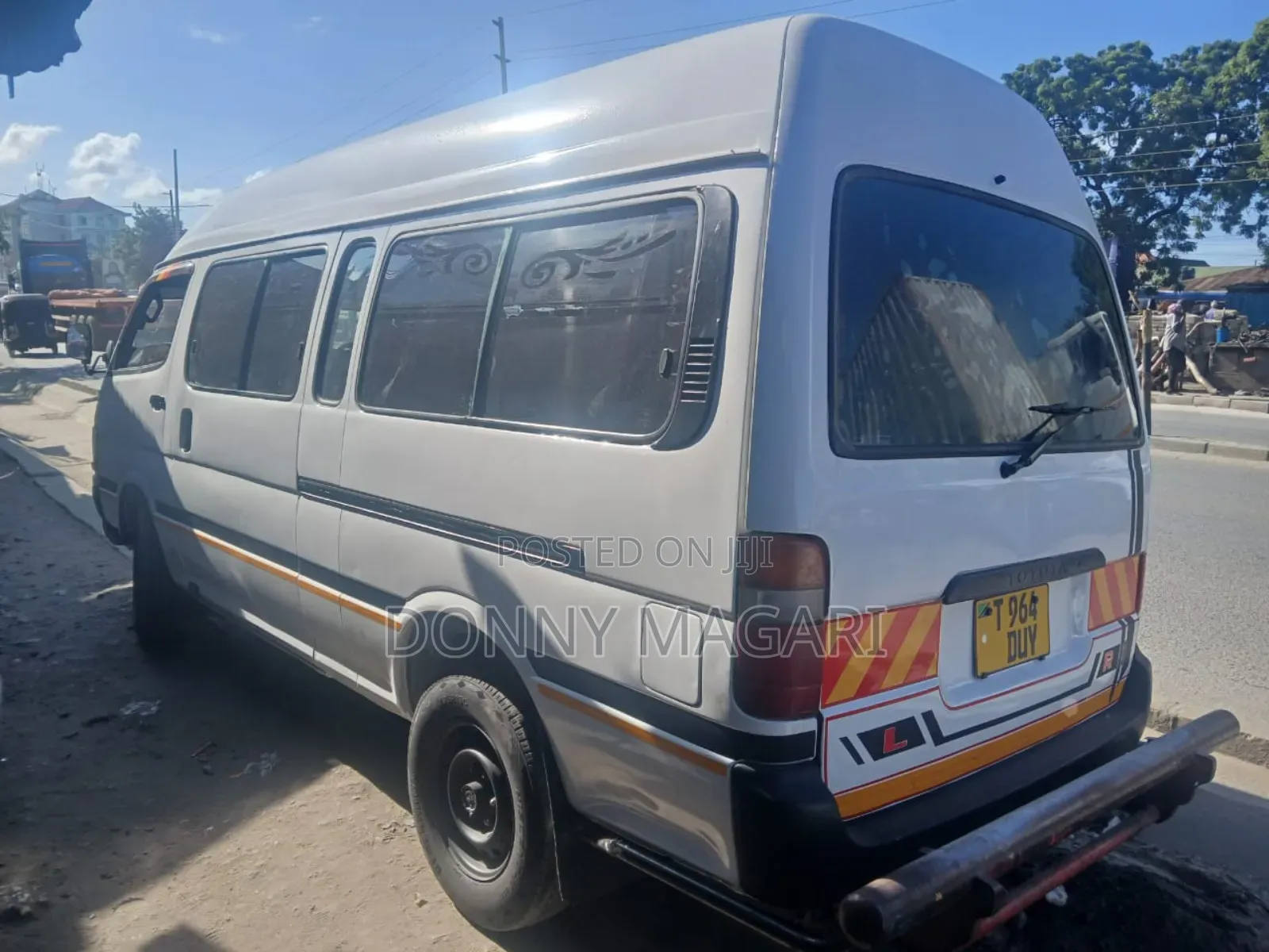 Toyota HiAce 2002 White