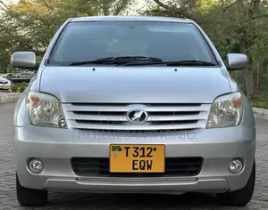 Toyota IST 2004 Silver