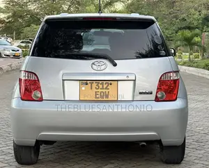 Toyota IST 2004 Silver