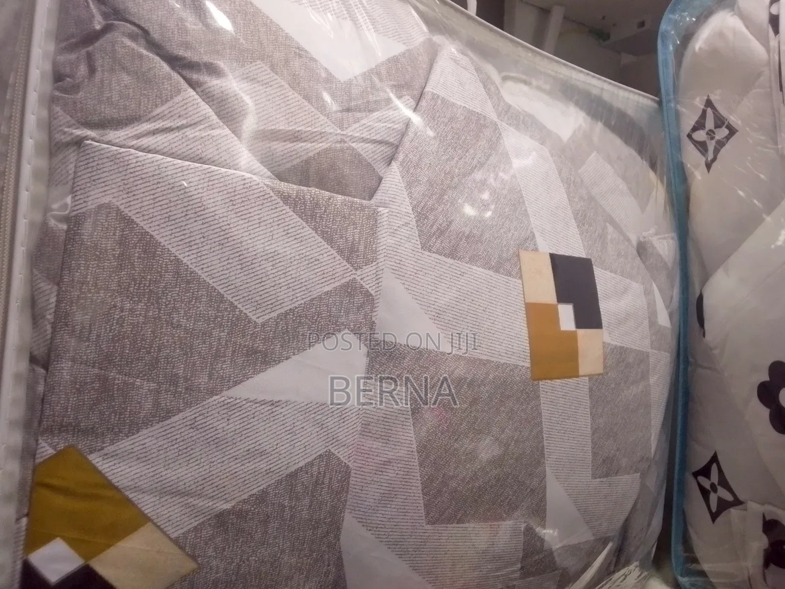 Duvet (Duvet+ Bedsheet+2 Pillow Cases)