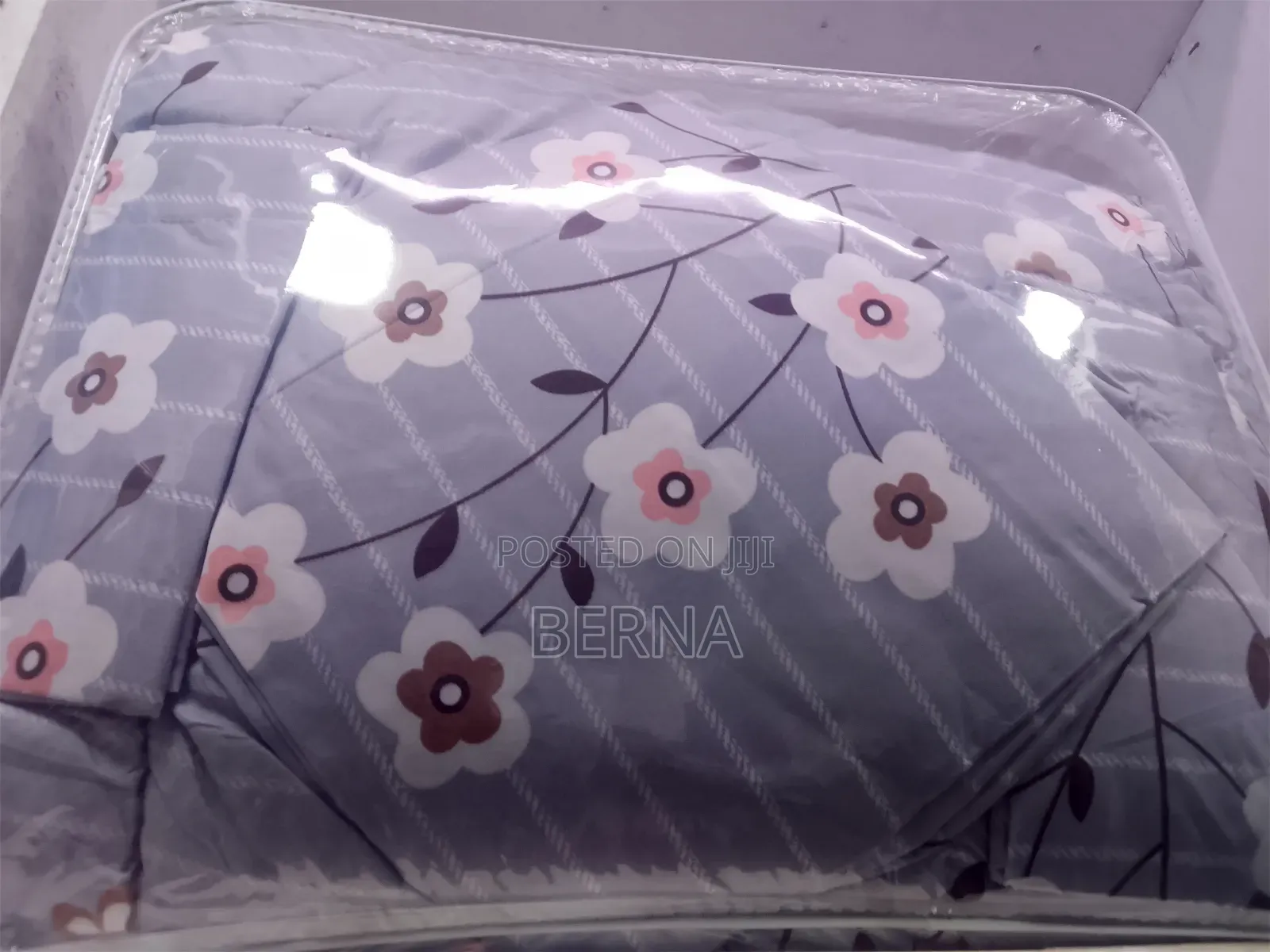 Duvet (Duvet+ Bedsheet+2 Pillow Cases)