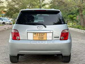Toyota IST 2006 Silver