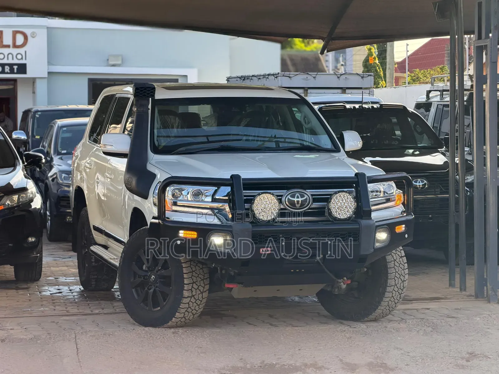 Toyota Land Cruiser 2021 White