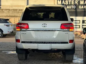 Toyota Land Cruiser 2021 White
