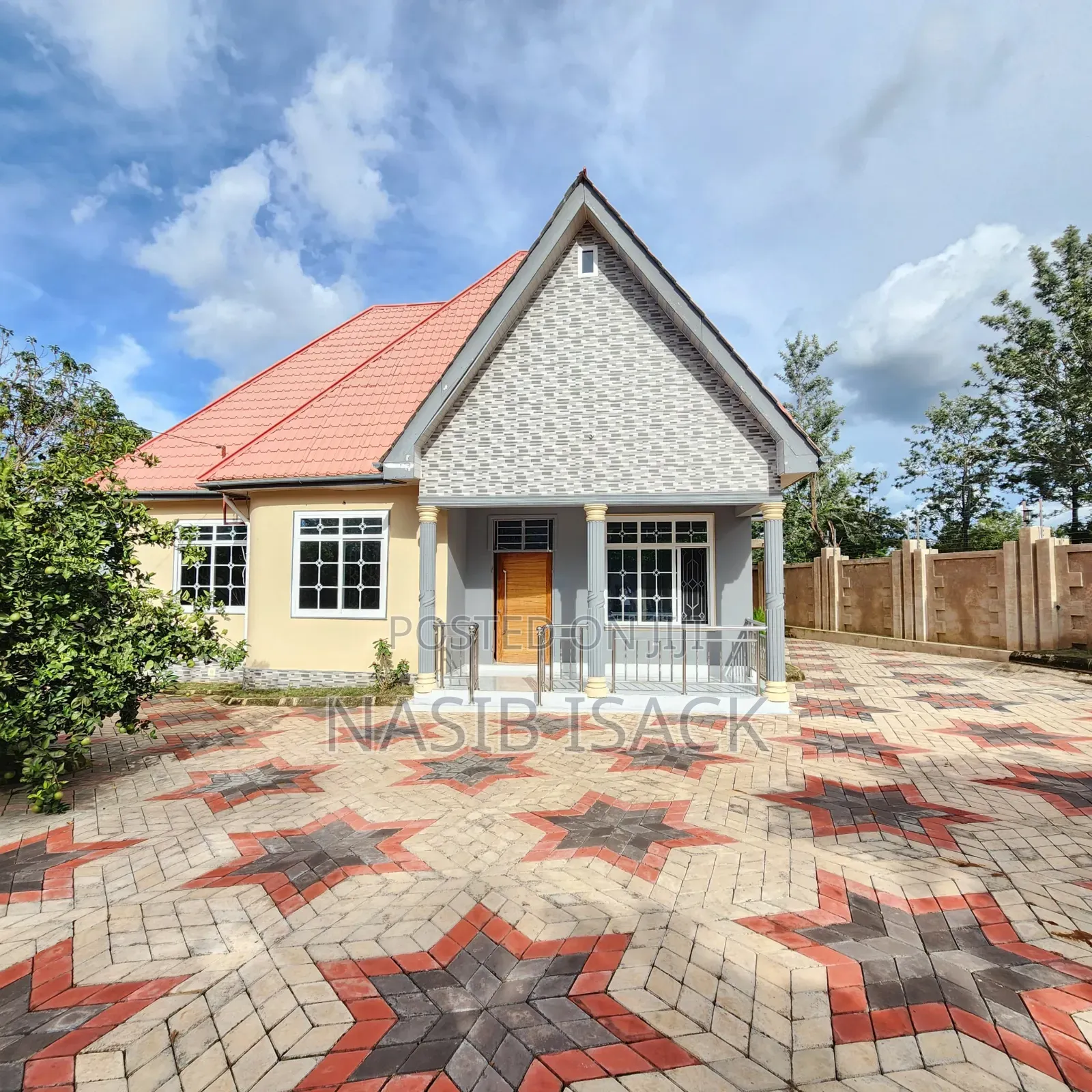 Furnished 6bdrm House in Kiseke for sale
