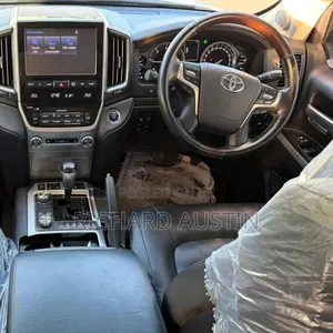 Toyota Land Cruiser 2021 White