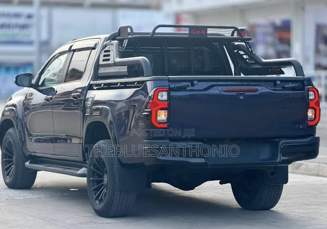 Toyota Hilux 2021 Blue