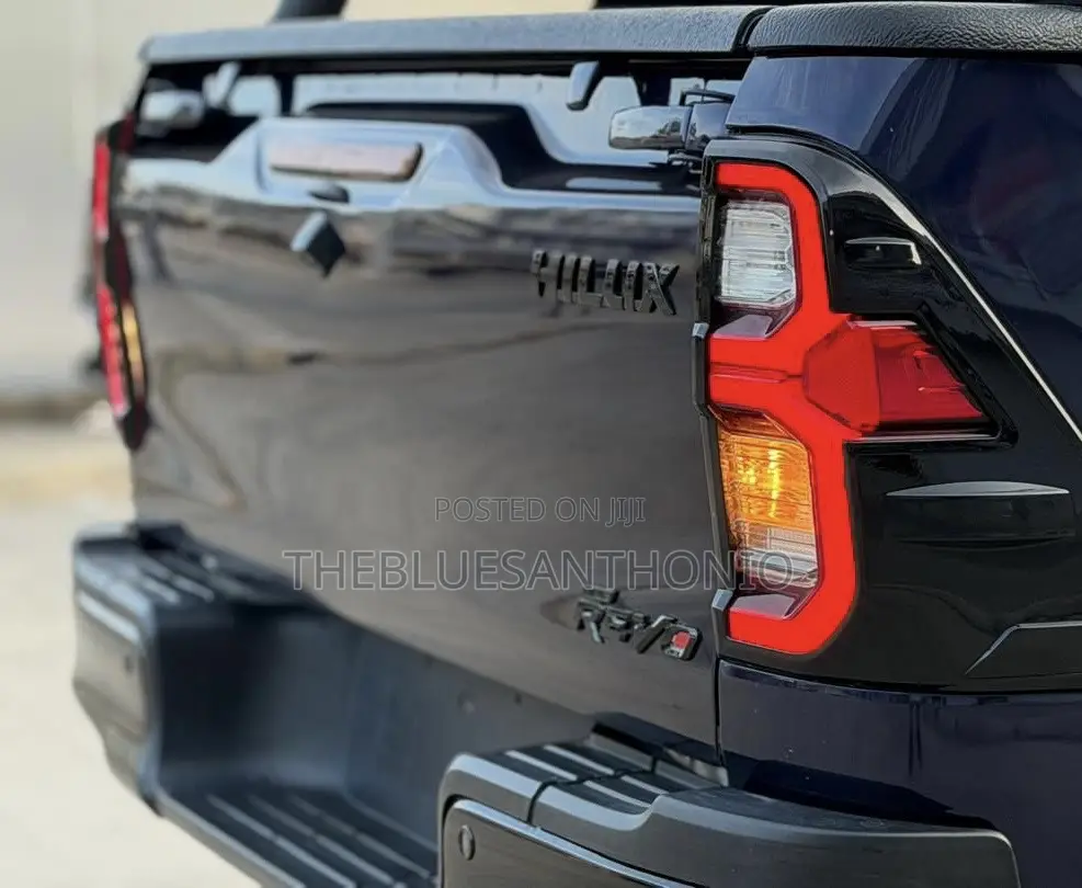 Toyota Hilux 2021 Blue