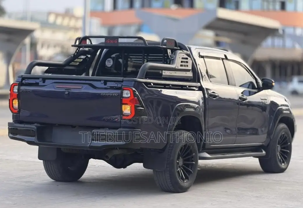 Toyota Hilux 2021 Blue