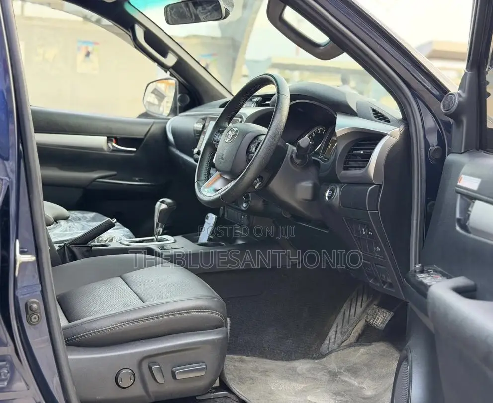 Toyota Hilux 2021 Blue