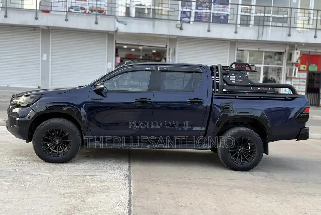 Toyota Hilux 2021 Blue