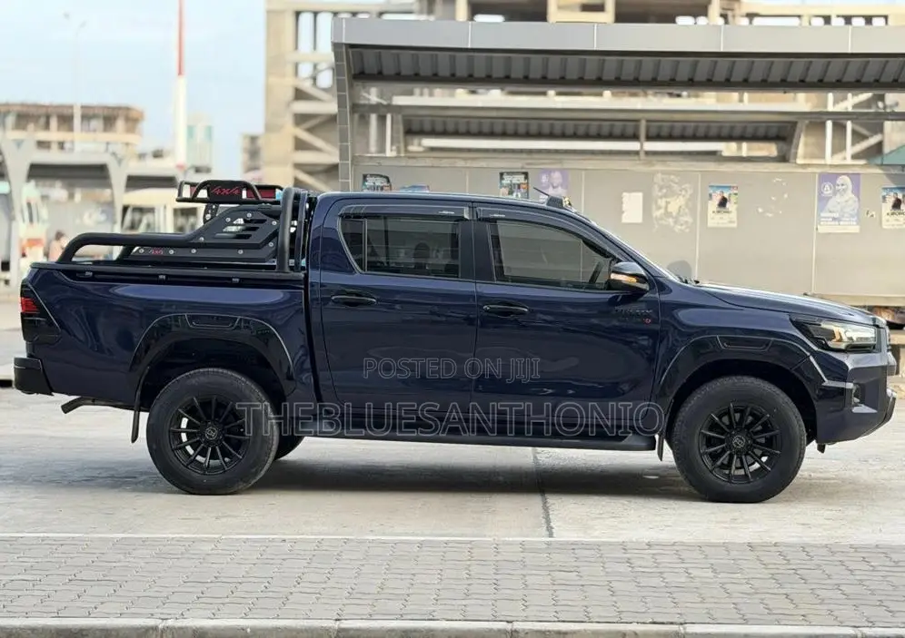 Toyota Hilux 2021 Blue