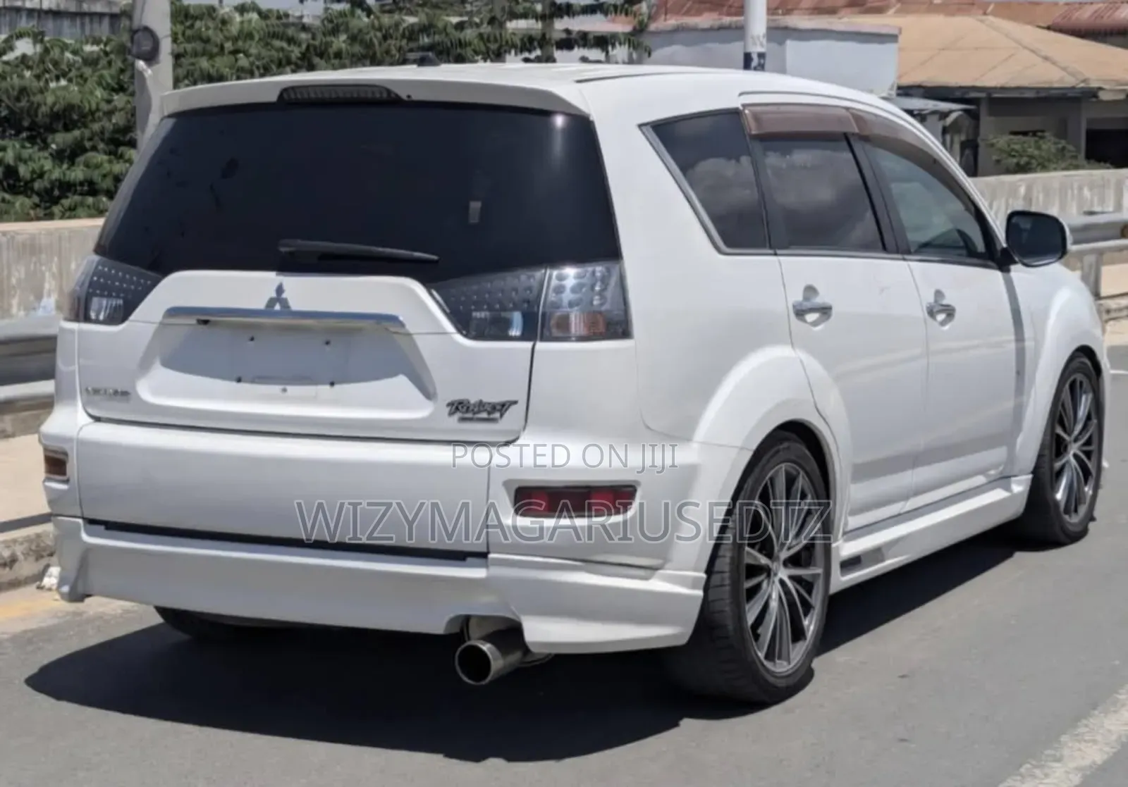 Mitsubishi Outlander 2010 White