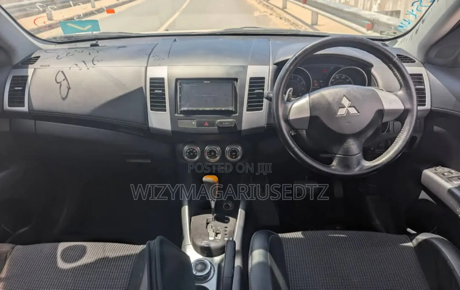 Mitsubishi Outlander 2010 White