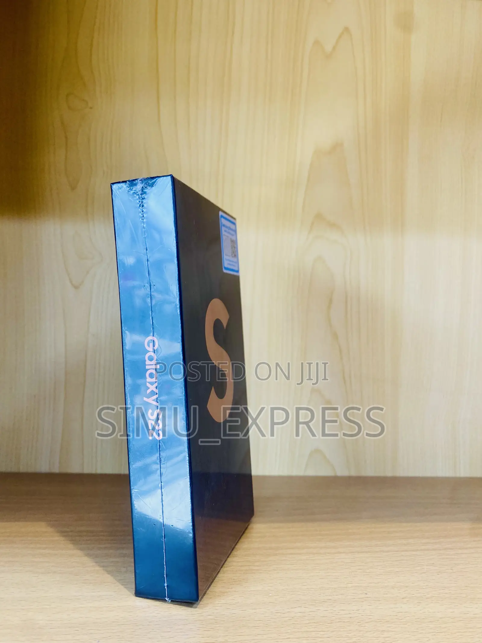 New Samsung Galaxy S22 5G 256 GB Gold