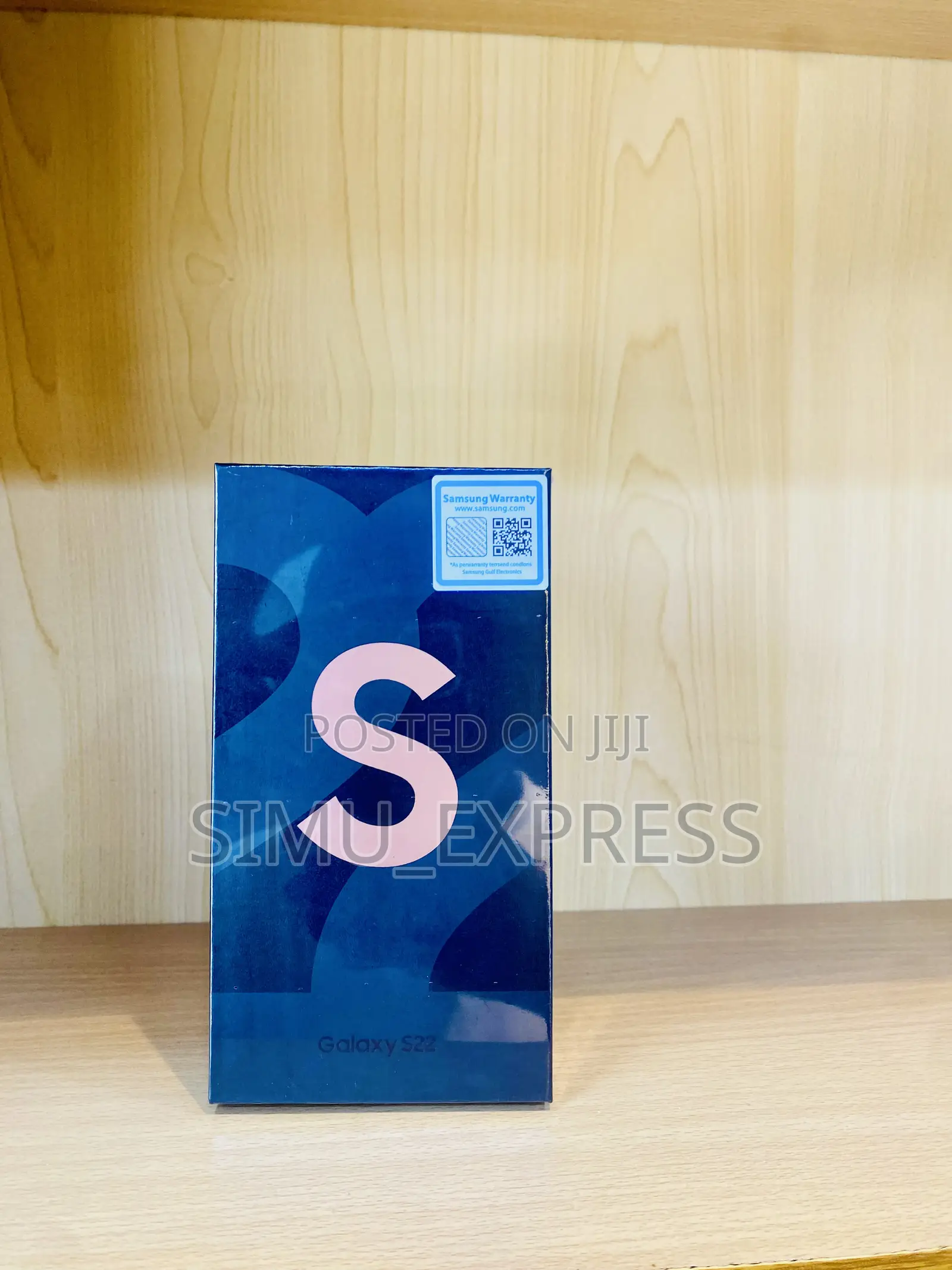 New Samsung Galaxy S22 5G 256 GB Gold