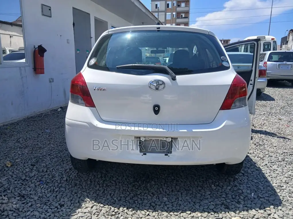 Toyota Vitz 1.0 FWD 5dr 2010 White