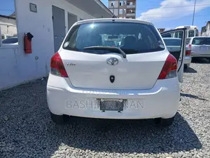 Toyota Vitz 1.0 FWD 5dr 2010 White