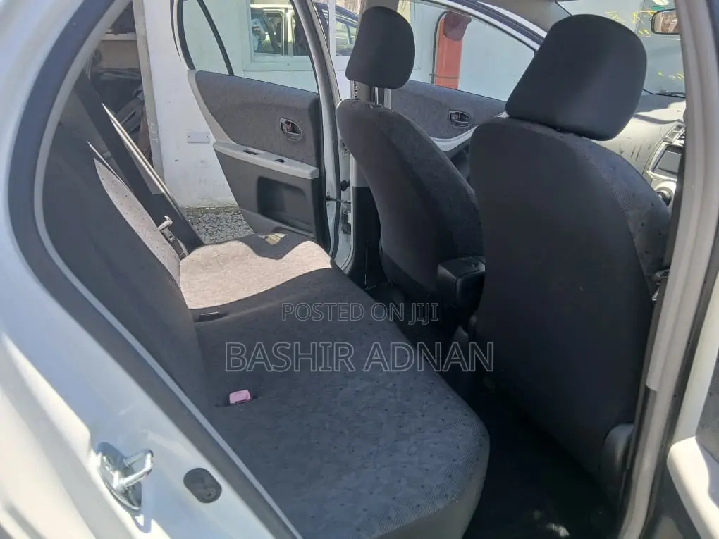 Toyota Vitz 1.0 FWD 5dr 2010 White