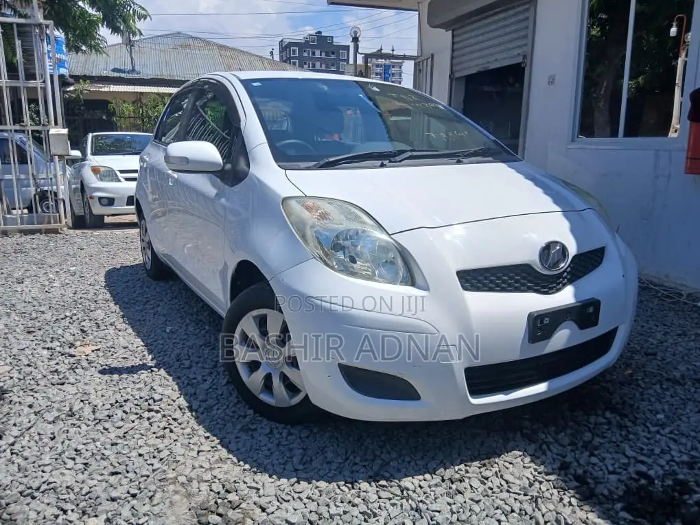 Toyota Vitz 1.0 FWD 5dr 2010 White