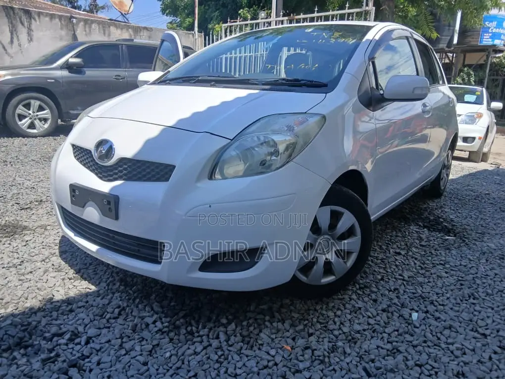 Toyota Vitz 1.0 FWD 5dr 2010 White