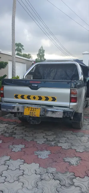 Mitsubishi L200 2006 Green