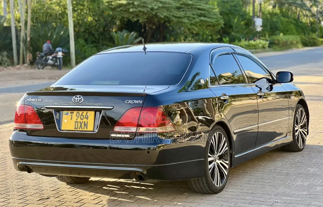 Toyota Crown 2004 Black