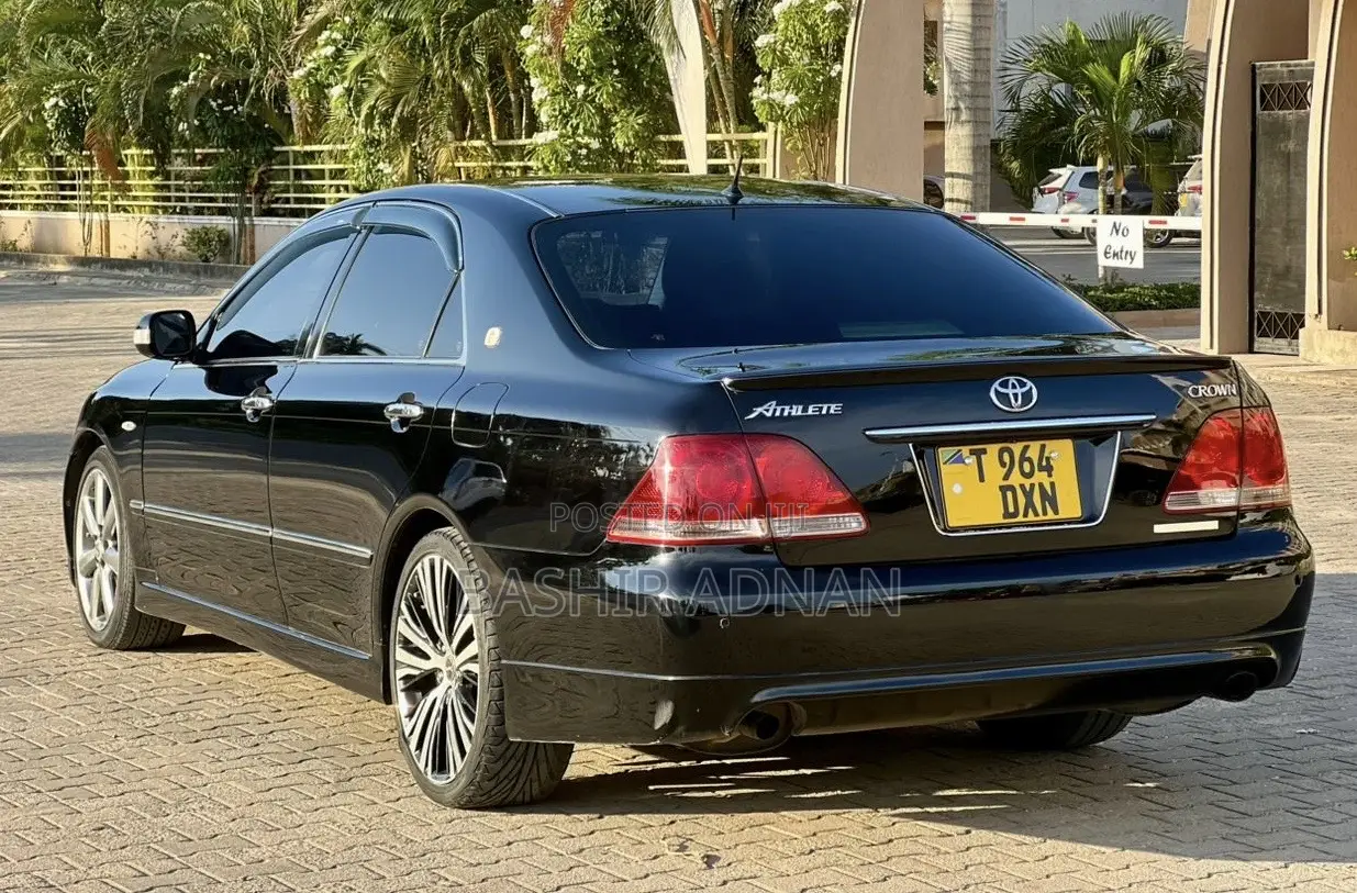 Toyota Crown 2004 Black