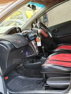 Toyota Vitz 2006 Silver