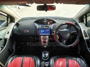 Toyota Vitz 2006 Silver