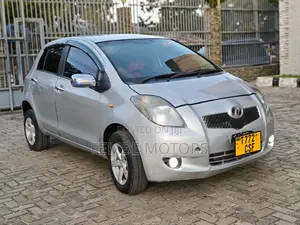 Toyota Vitz 2006 Silver
