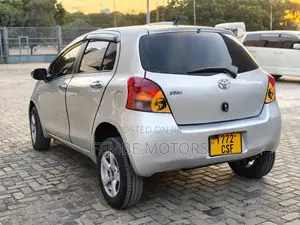 Toyota Vitz 2006 Silver