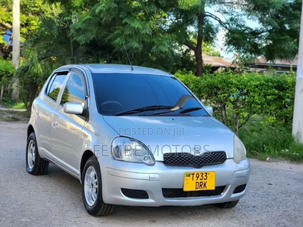 Toyota Vitz 2005 Silver