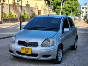 Toyota Vitz 2005 Silver