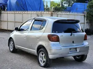 Toyota Vitz 2005 Silver
