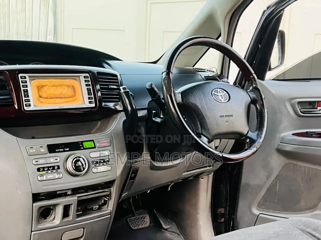 Toyota Noah 2005 Black