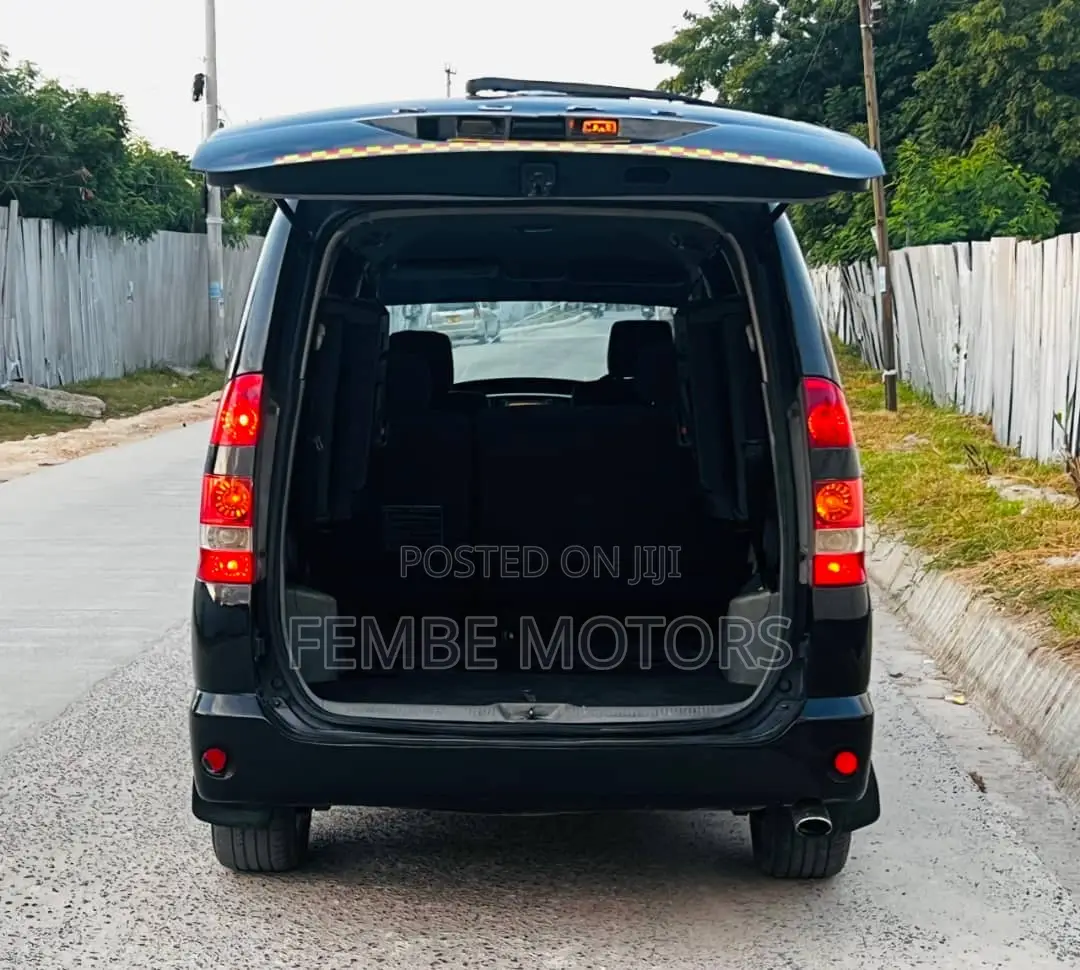 Toyota Noah 2005 Black