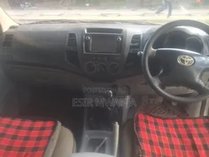 Toyota Hilux 2006 Silver