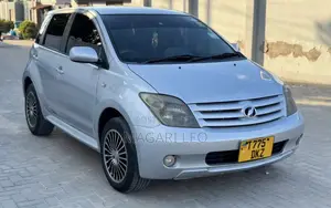 Toyota IST 2005 Silver