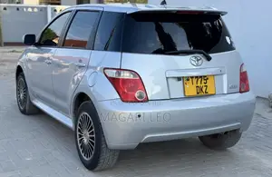 Toyota IST 2005 Silver